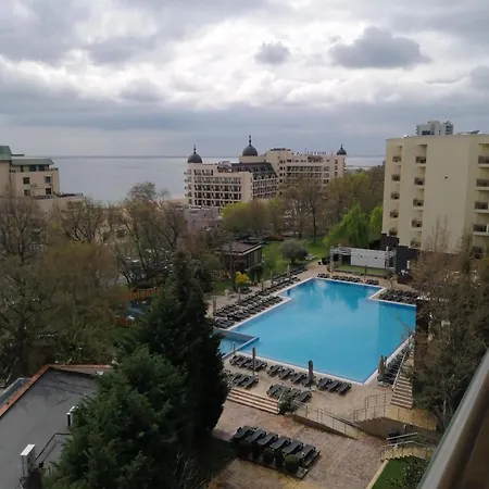 Golden Line Private Ξενοδοχείο με διαμερίσματα *